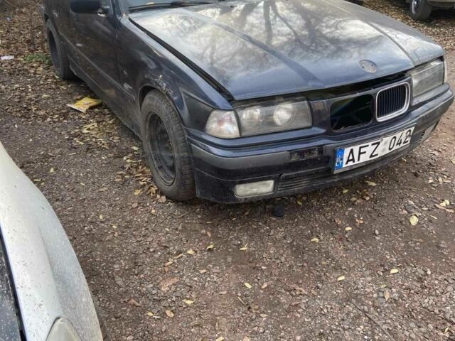 Синий БМВ 3 Серия, объемом двигателя 2 л и пробегом 300 тыс. км за 750 $, фото 1 на Automoto.ua