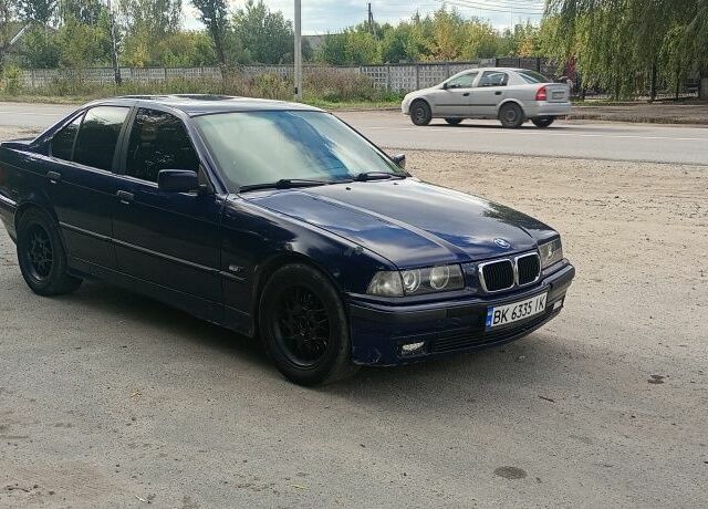 Синій БМВ 3 Серія, об'ємом двигуна 1.8 л та пробігом 271 тис. км за 2700 $, фото 1 на Automoto.ua