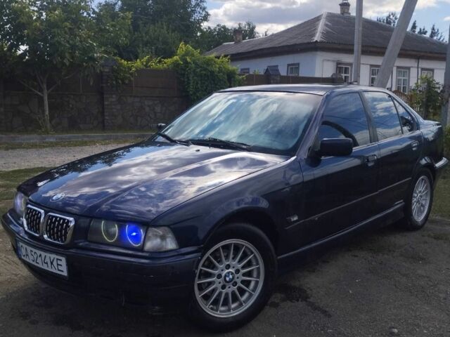 Синий БМВ 3 Серия, объемом двигателя 1.7 л и пробегом 70 тыс. км за 1700 $, фото 1 на Automoto.ua