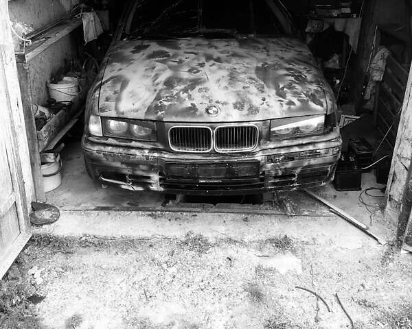 Синий БМВ 3 Серия, объемом двигателя 1.8 л и пробегом 250 тыс. км за 900 $, фото 1 на Automoto.ua