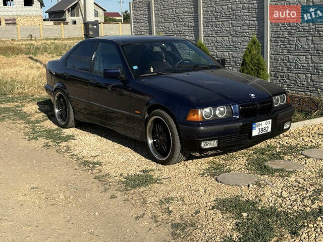 Синій БМВ 3 Серія, об'ємом двигуна 1.67 л та пробігом 300 тис. км за 3800 $, фото 1 на Automoto.ua