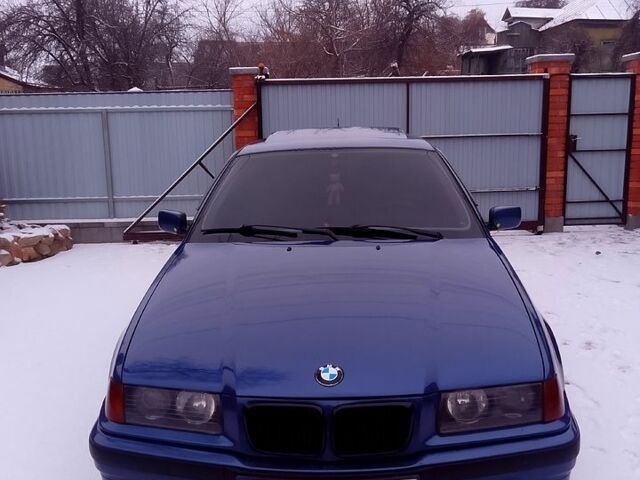 Синій БМВ 3 Серія, об'ємом двигуна 1.8 л та пробігом 0 тис. км за 3100 $, фото 1 на Automoto.ua