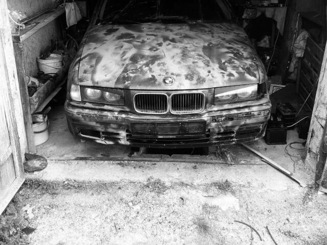 Синий БМВ 3 Серия, объемом двигателя 1.8 л и пробегом 250 тыс. км за 999 $, фото 1 на Automoto.ua