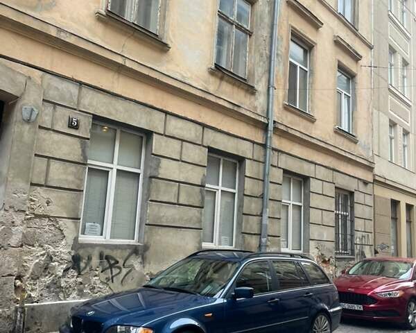 Синий БМВ 3 Серия, объемом двигателя 1.8 л и пробегом 300 тыс. км за 4800 $, фото 1 на Automoto.ua