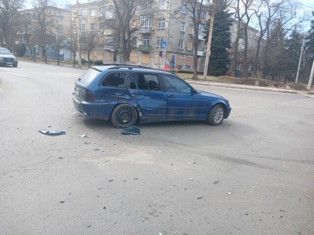 Синій БМВ 3 Серія, об'ємом двигуна 2 л та пробігом 360 тис. км за 2800 $, фото 1 на Automoto.ua