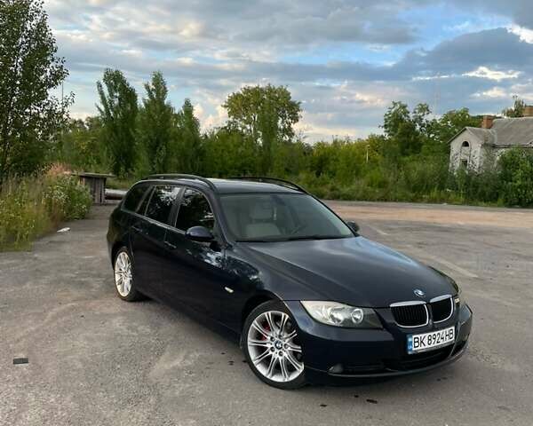 Синій БМВ 3 Серія, об'ємом двигуна 2 л та пробігом 250 тис. км за 8400 $, фото 1 на Automoto.ua