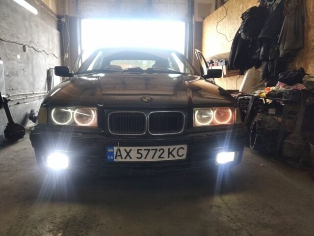 Зеленый БМВ 3 Серия, объемом двигателя 1.6 л и пробегом 300 тыс. км за 1500 $, фото 1 на Automoto.ua