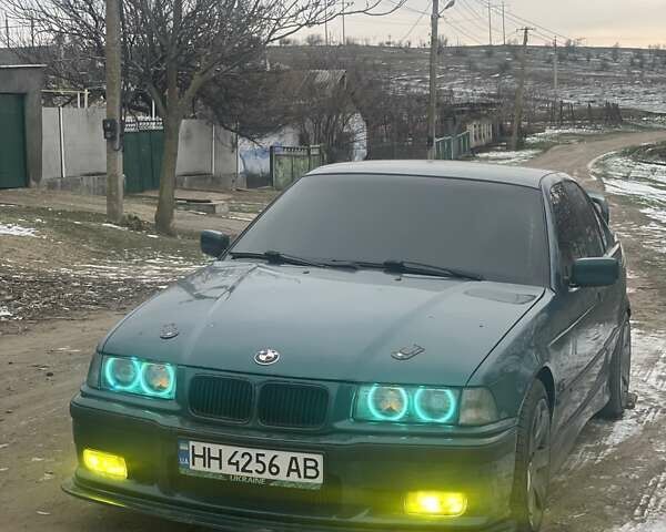 Зеленый БМВ 3 Серия, объемом двигателя 2 л и пробегом 400 тыс. км за 4000 $, фото 1 на Automoto.ua