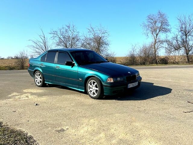 Зелений БМВ 3 Серія, об'ємом двигуна 1.8 л та пробігом 300 тис. км за 2600 $, фото 1 на Automoto.ua