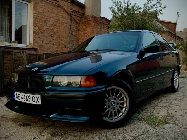 Зелений БМВ 3 Серія, об'ємом двигуна 1.8 л та пробігом 400 тис. км за 5000 $, фото 1 на Automoto.ua