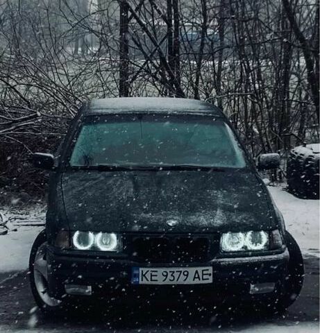 Зеленый БМВ 3 Серия, объемом двигателя 1.6 л и пробегом 310 тыс. км за 3000 $, фото 1 на Automoto.ua