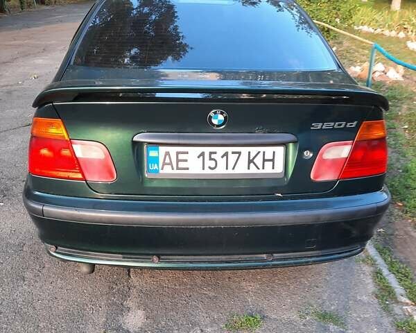 Зеленый БМВ 3 Серия, объемом двигателя 2 л и пробегом 385 тыс. км за 3500 $, фото 1 на Automoto.ua