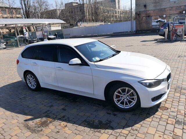 Белый БМВ 318, объемом двигателя 2 л и пробегом 244 тыс. км за 15300 $, фото 1 на Automoto.ua