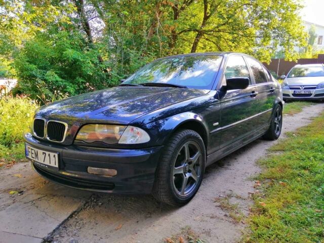 Синий БМВ 318, объемом двигателя 1.9 л и пробегом 230 тыс. км за 2499 $, фото 1 на Automoto.ua