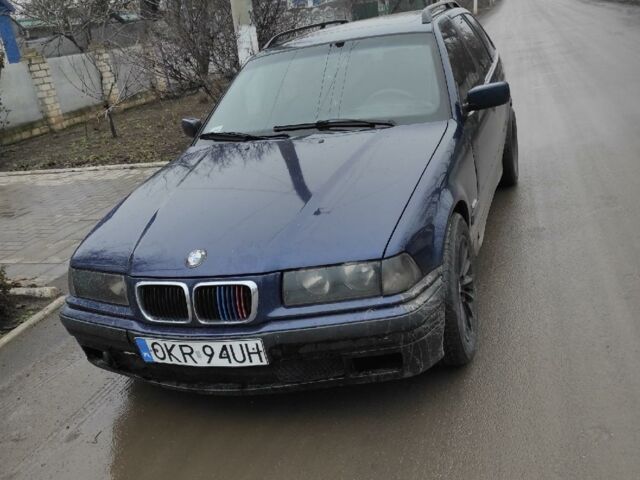 Синий БМВ 318, объемом двигателя 1.8 л и пробегом 52 тыс. км за 1400 $, фото 1 на Automoto.ua