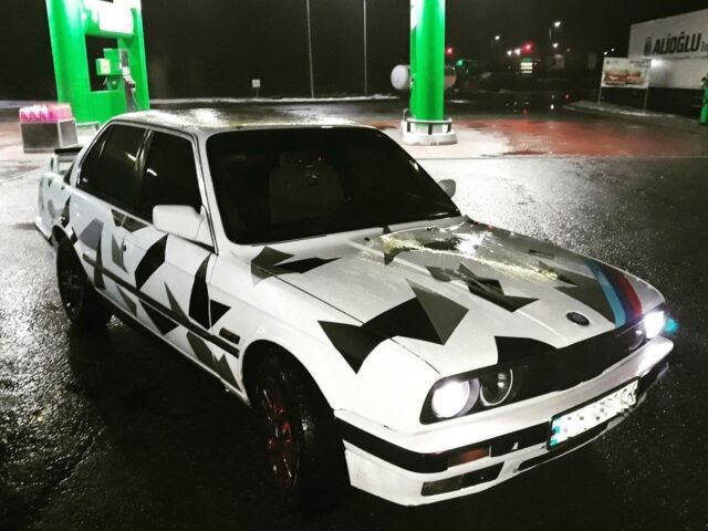 Білий БМВ 320, об'ємом двигуна 2 л та пробігом 30 тис. км за 2450 $, фото 1 на Automoto.ua