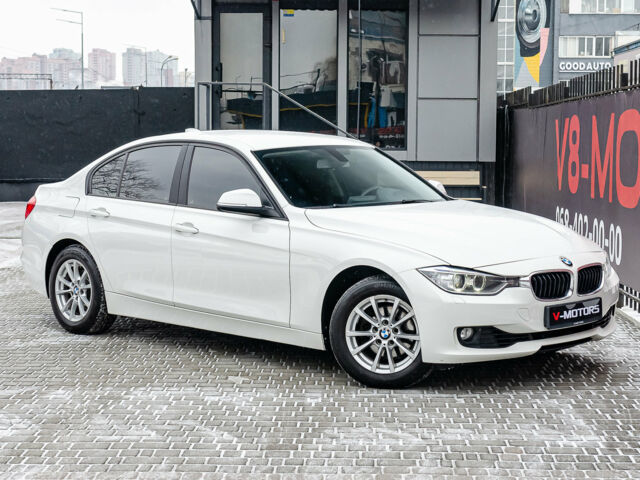 Белый БМВ 320, объемом двигателя 2 л и пробегом 133 тыс. км за 14200 $, фото 1 на Automoto.ua