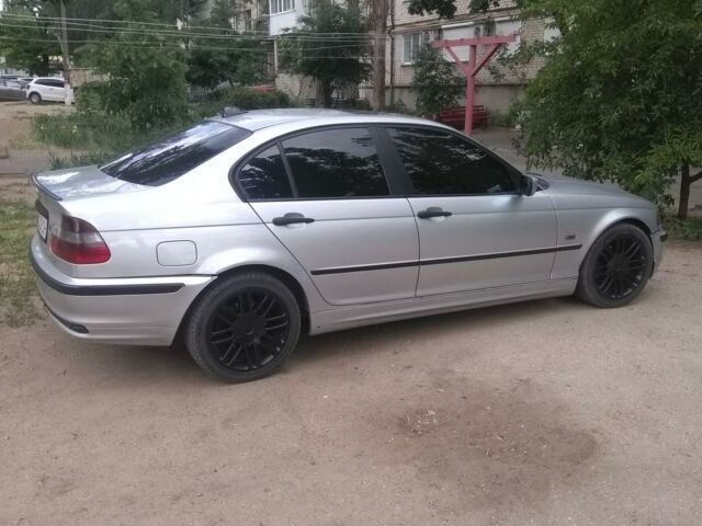 Сірий БМВ 320, об'ємом двигуна 2 л та пробігом 410 тис. км за 4900 $, фото 1 на Automoto.ua