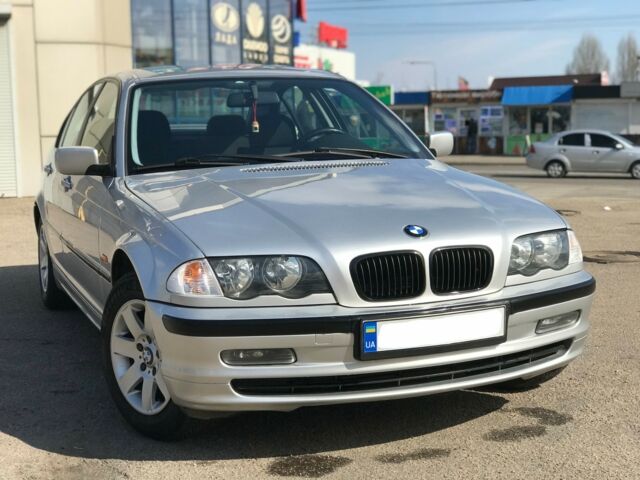 Серый БМВ 320, объемом двигателя 2 л и пробегом 314 тыс. км за 5700 $, фото 1 на Automoto.ua