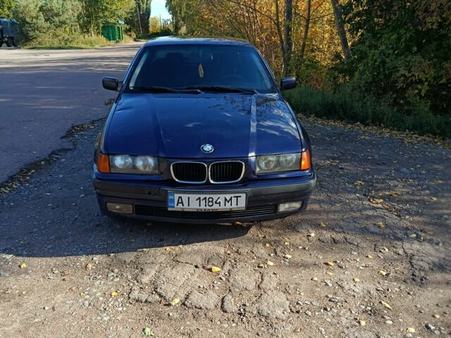 Синий БМВ 320, объемом двигателя 2 л и пробегом 300 тыс. км за 1850 $, фото 1 на Automoto.ua