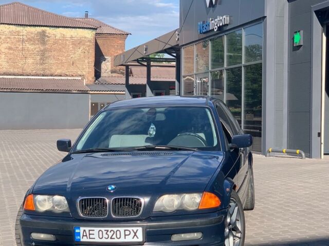 Синий БМВ 320, объемом двигателя 2 л и пробегом 301 тыс. км за 4700 $, фото 1 на Automoto.ua