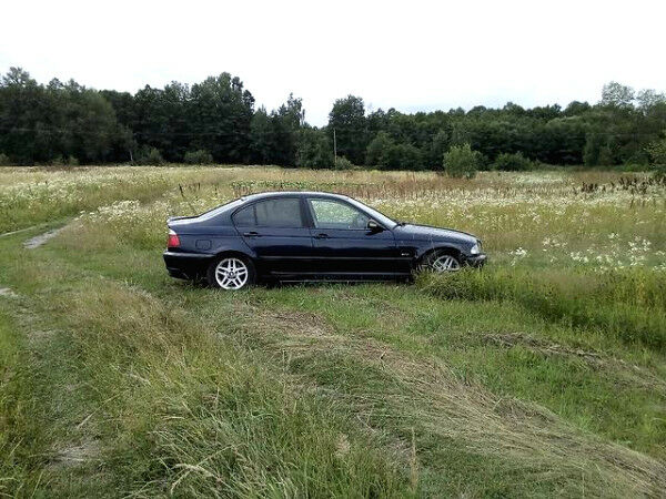 Синій БМВ 320, об'ємом двигуна 2 л та пробігом 323 тис. км за 2600 $, фото 1 на Automoto.ua