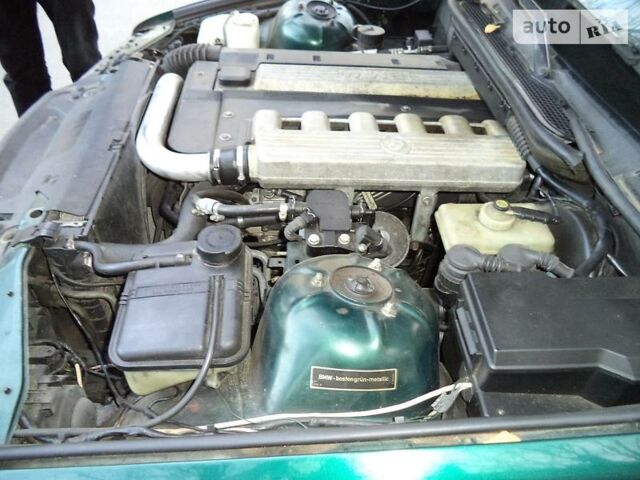 Зеленый БМВ 325, объемом двигателя 2.5 л и пробегом 324 тыс. км за 0 $, фото 1 на Automoto.ua