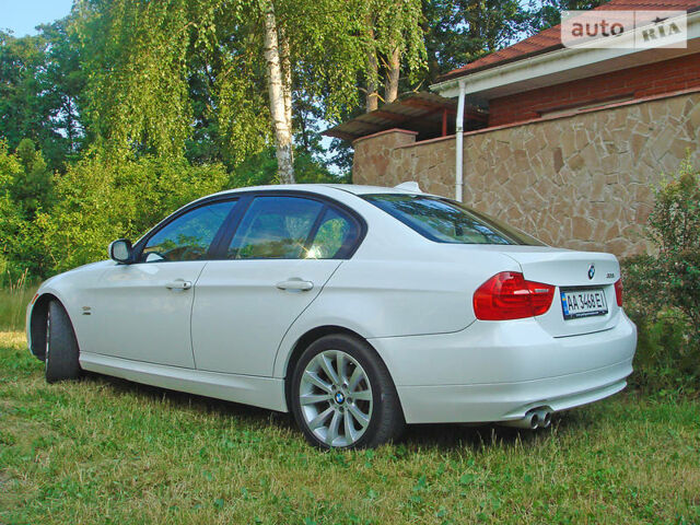 БМВ 328 2011 в Киеве на Automoto.ua Белый БМВ 328, объемом двигателя 3 л и пробегом 122 тыс. км за 13500 $, фото 1 на Automoto.ua