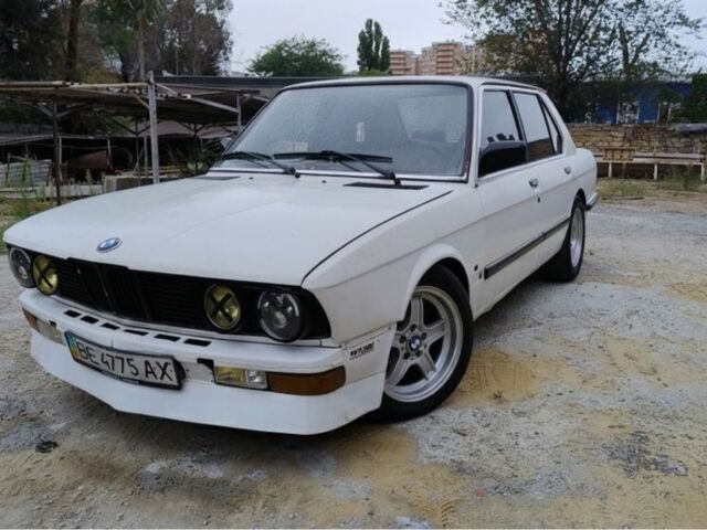 Белый БМВ 5 Серия, объемом двигателя 2.5 л и пробегом 1 тыс. км за 1200 $, фото 1 на Automoto.ua