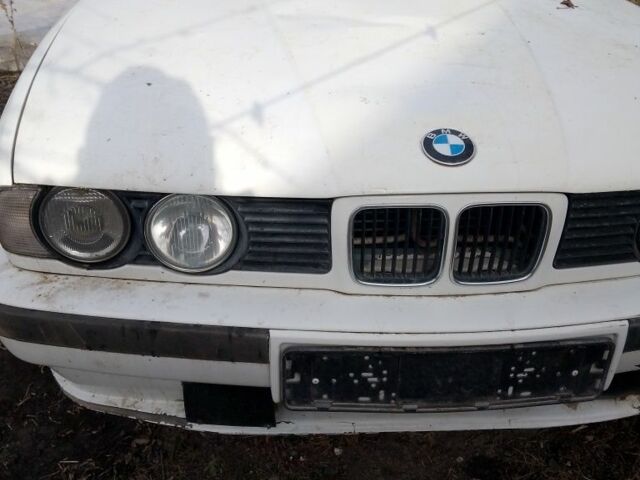 Белый БМВ 5 Серия, объемом двигателя 2 л и пробегом 2 тыс. км за 1000 $, фото 1 на Automoto.ua