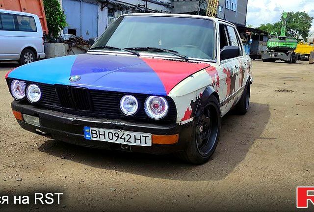 Білий БМВ 5 Серія, об'ємом двигуна 2 л та пробігом 120 тис. км за 1540 $, фото 1 на Automoto.ua