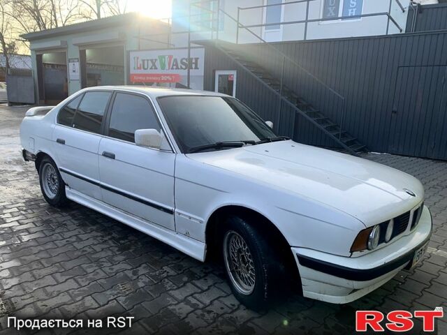 Білий БМВ 5 Серія, об'ємом двигуна 2 л та пробігом 333 тис. км за 1550 $, фото 1 на Automoto.ua