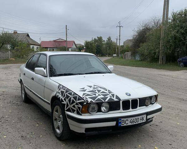 Белый БМВ 5 Серия, объемом двигателя 2 л и пробегом 380 тыс. км за 1450 $, фото 1 на Automoto.ua