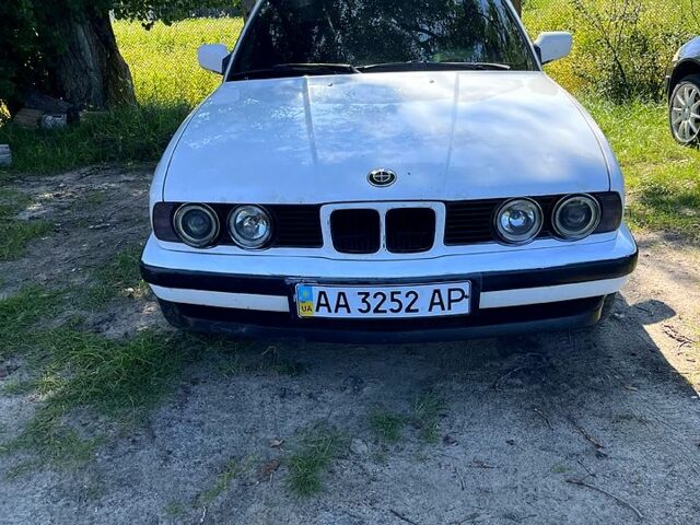 Белый БМВ 5 Серия, объемом двигателя 2.5 л и пробегом 460 тыс. км за 2000 $, фото 1 на Automoto.ua