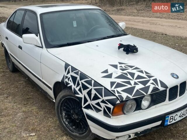 Білий БМВ 5 Серія, об'ємом двигуна 2 л та пробігом 380 тис. км за 1600 $, фото 1 на Automoto.ua