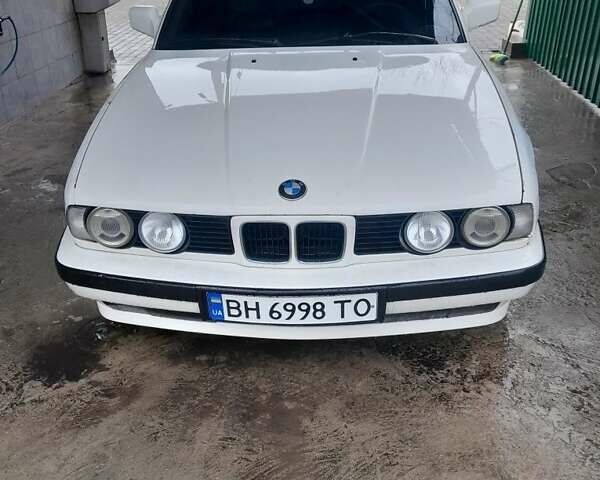 Белый БМВ 5 Серия, объемом двигателя 3.4 л и пробегом 200 тыс. км за 3000 $, фото 1 на Automoto.ua
