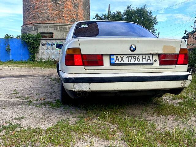 Білий БМВ 5 Серія, об'ємом двигуна 2.5 л та пробігом 271 тис. км за 1500 $, фото 1 на Automoto.ua