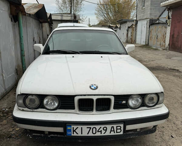 Белый БМВ 5 Серия, объемом двигателя 2 л и пробегом 370 тыс. км за 2500 $, фото 1 на Automoto.ua