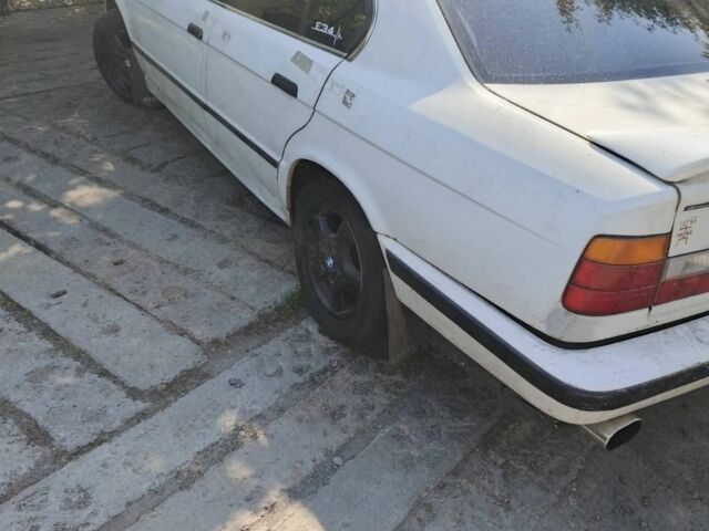 Белый БМВ 5 Серия, объемом двигателя 0 л и пробегом 400 тыс. км за 1900 $, фото 1 на Automoto.ua