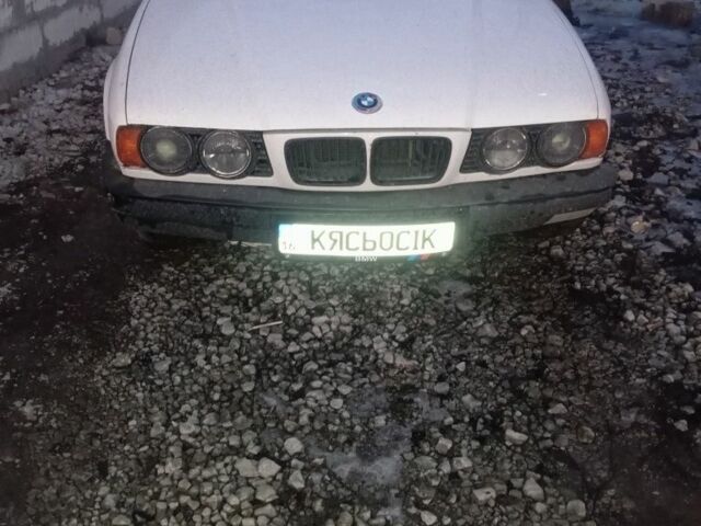 Белый БМВ 5 Серия, объемом двигателя 2.5 л и пробегом 427 тыс. км за 1800 $, фото 1 на Automoto.ua