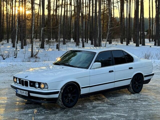 Белый БМВ 5 Серия, объемом двигателя 2.5 л и пробегом 250 тыс. км за 2550 $, фото 1 на Automoto.ua