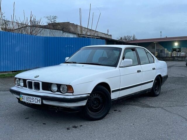 Белый БМВ 5 Серия, объемом двигателя 2 л и пробегом 200 тыс. км за 1450 $, фото 1 на Automoto.ua