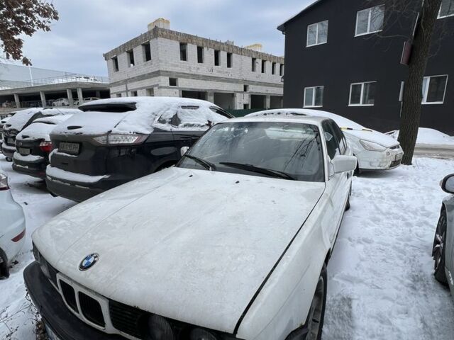 Белый БМВ 5 Серия, объемом двигателя 2.5 л и пробегом 400 тыс. км за 1700 $, фото 1 на Automoto.ua