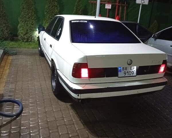 Белый БМВ 5 Серия, объемом двигателя 2 л и пробегом 777 тыс. км за 2500 $, фото 1 на Automoto.ua