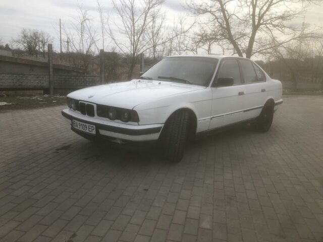 Белый БМВ 5 Серия, объемом двигателя 2 л и пробегом 999 тыс. км за 2800 $, фото 1 на Automoto.ua