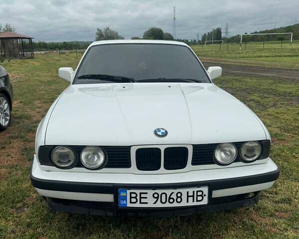 Белый БМВ 5 Серия, объемом двигателя 2.49 л и пробегом 340 тыс. км за 3100 $, фото 1 на Automoto.ua