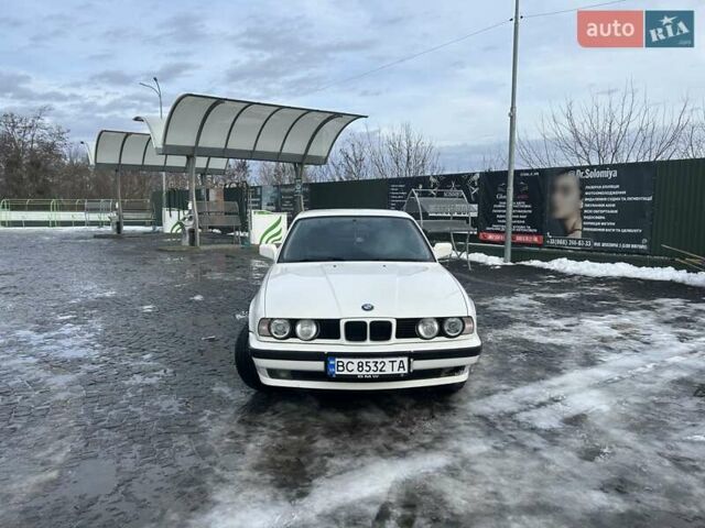 Белый БМВ 5 Серия, объемом двигателя 2.4 л и пробегом 458 тыс. км за 3100 $, фото 1 на Automoto.ua