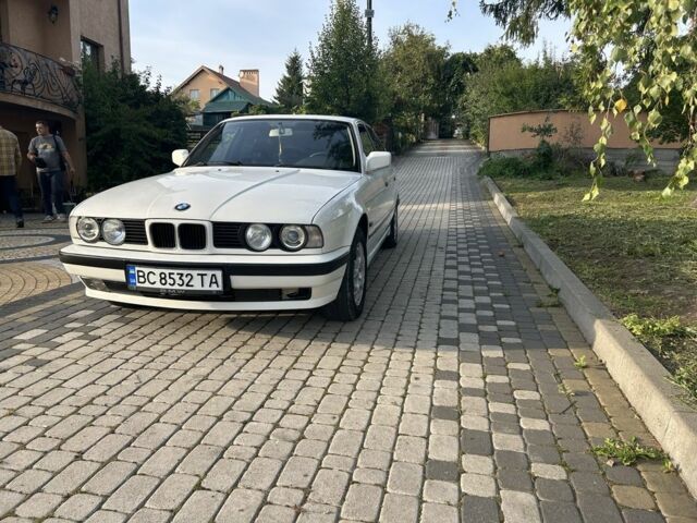 Білий БМВ 5 Серія, об'ємом двигуна 2.4 л та пробігом 470 тис. км за 3000 $, фото 1 на Automoto.ua