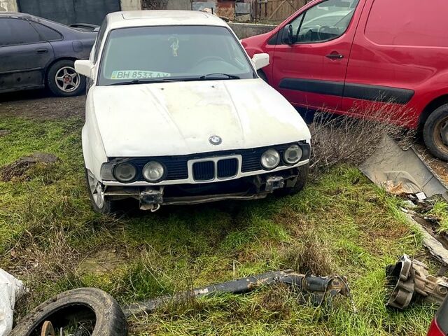 Белый БМВ 5 Серия, объемом двигателя 2.5 л и пробегом 600 тыс. км за 1300 $, фото 1 на Automoto.ua