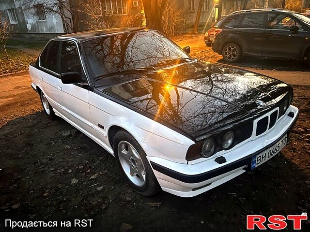 Белый БМВ 5 Серия, объемом двигателя 2 л и пробегом 0 тыс. км за 1500 $, фото 1 на Automoto.ua